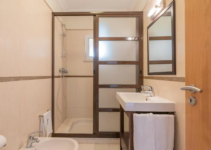 Castelo - Cosy Modern - 500m From Castelo Албуфейра