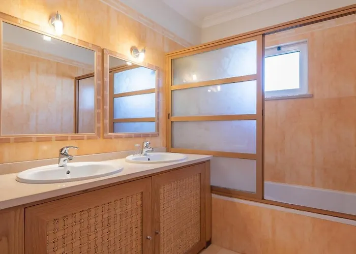 Castelo - Cosy Modern - 500m From Castelo * Albufeira