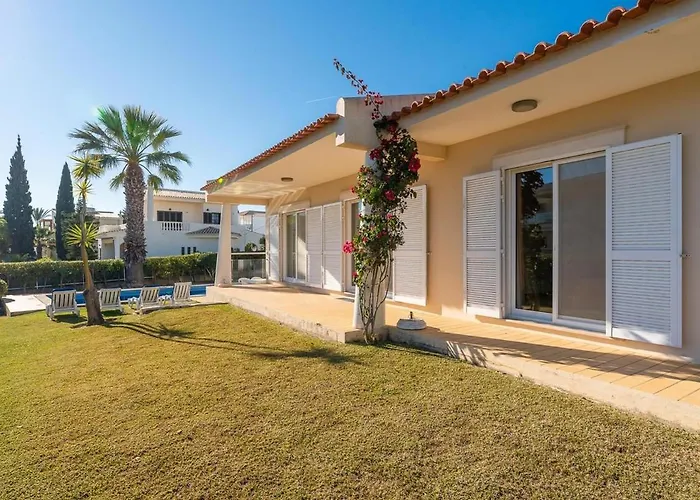 Castelo - Cosy Modern - 500m From Castelo Villa